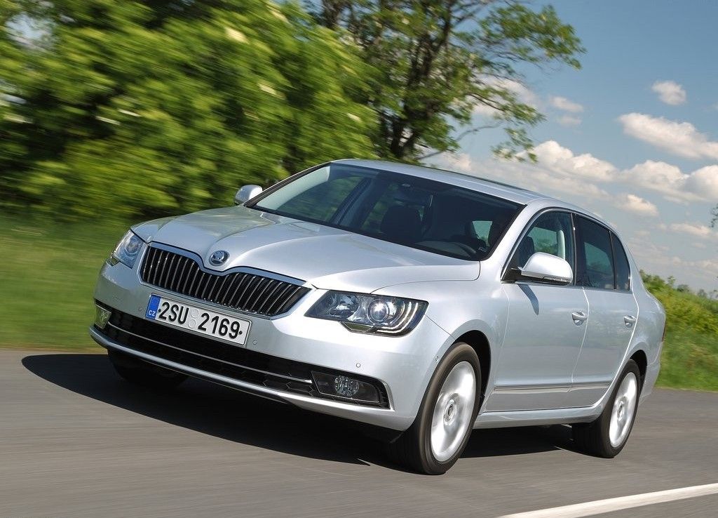 YEN MAKYAJLI SKODA SUPERB GALER 2