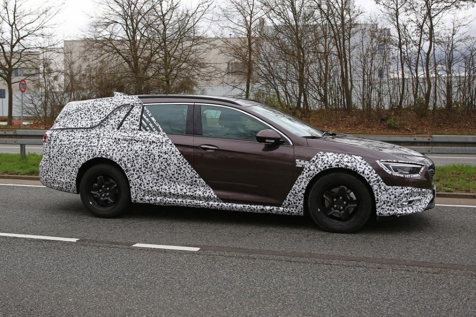 Opel Insignia Country Tourer resim galerisi