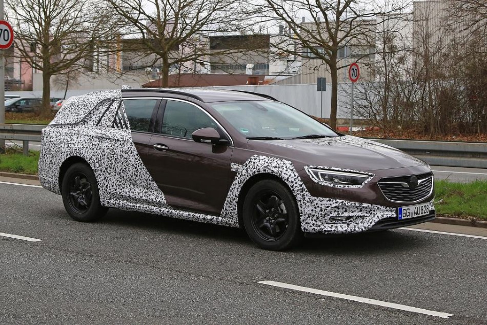 Opel Insignia Country Tourer resim galerisi