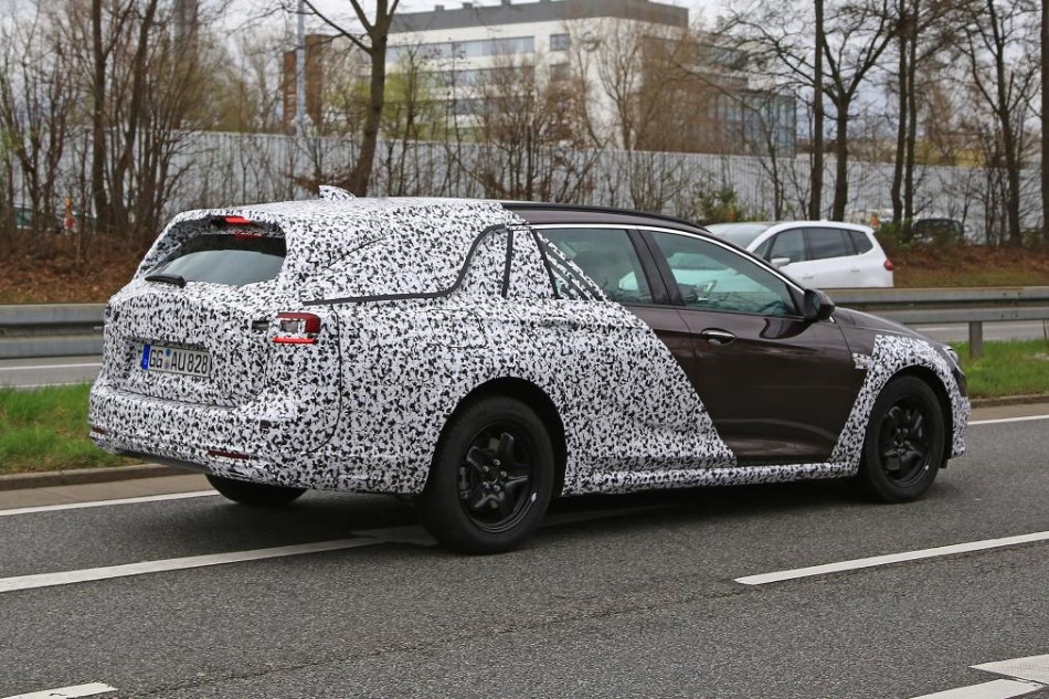 Opel Insignia Country Tourer resim galerisi