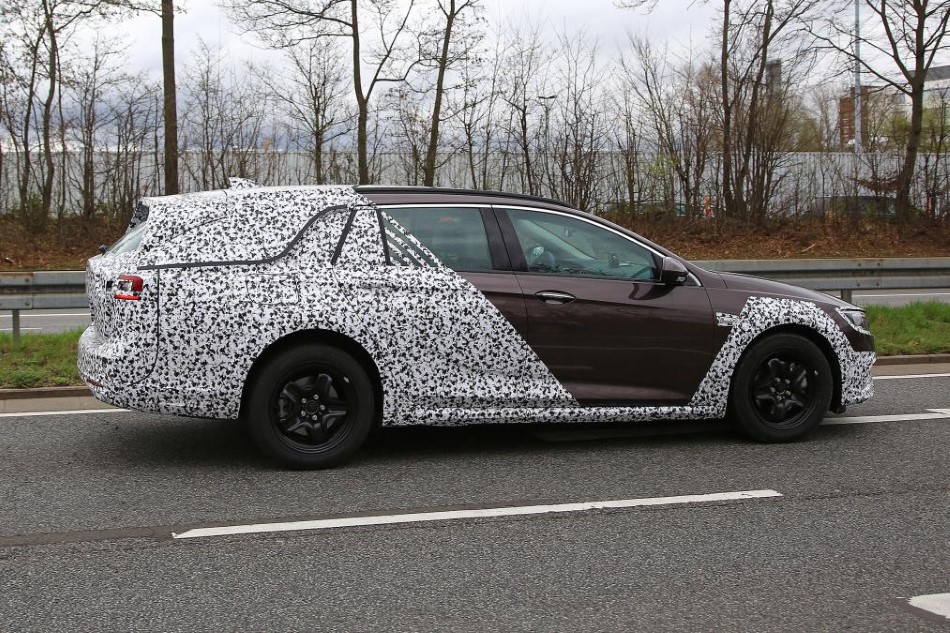 Opel Insignia Country Tourer resim galerisi