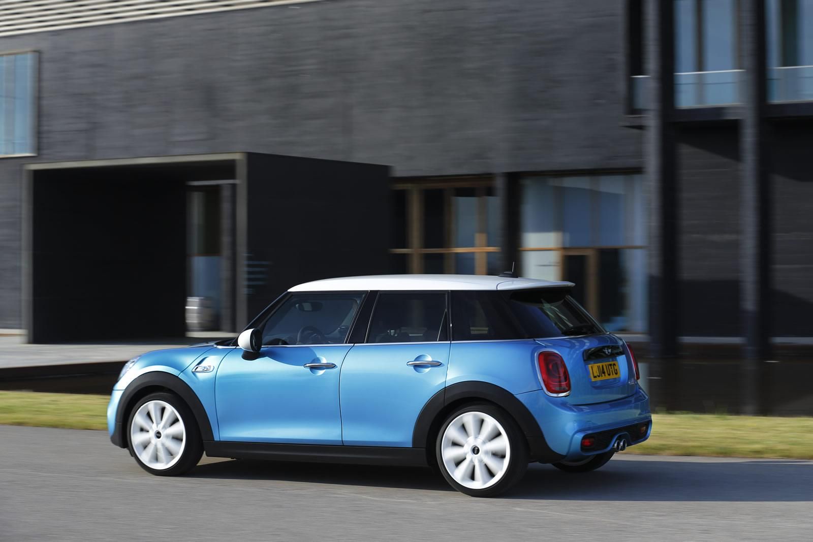 YEN BE KAPILI MN COOPER S DETAYLI RESM GALERS