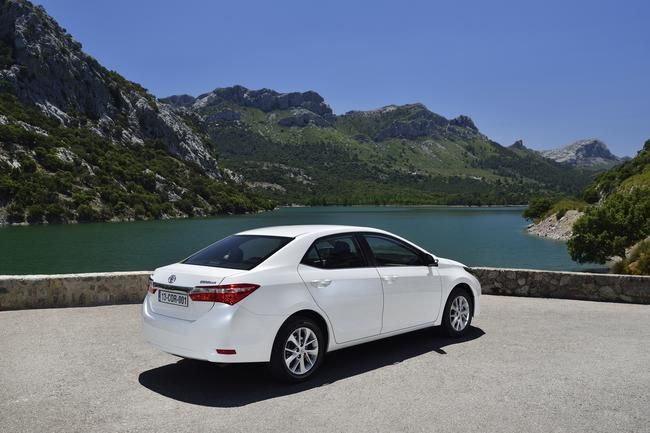 YEN TOYOTA COROLLA AYRINTILI RESM GALERS