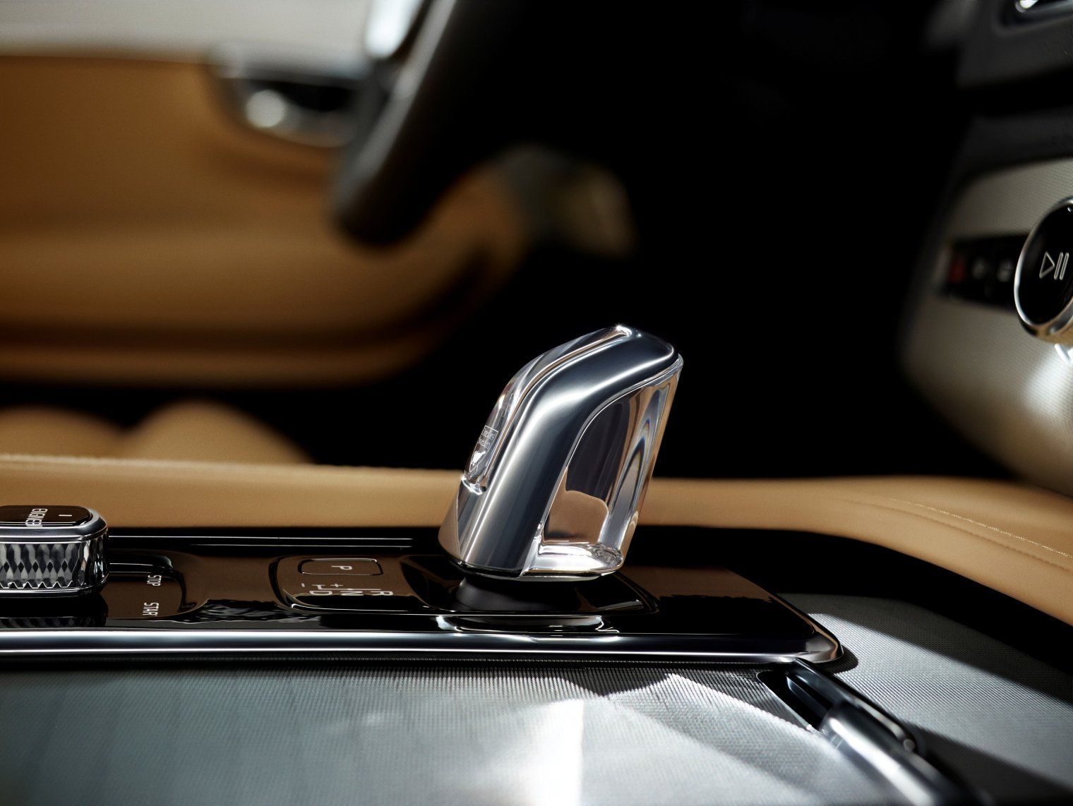 YEN 2015 VOLVO XC90 FRST EDTON RESM GALERS