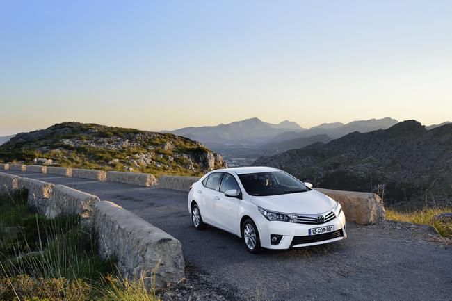 YEN TOYOTA COROLLA AYRINTILI RESM GALERS