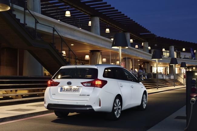 YEN TOYOTA AURS TOURNG SPORTS RESM FOTORAF GALERS