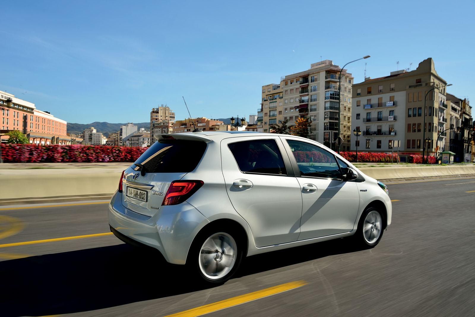 YEN 2015 MAKYAJLI TOYOTA YARS DETAYLI RESM GALERS