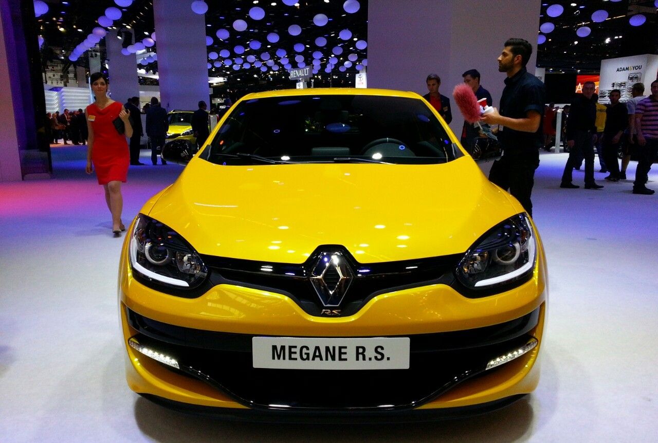 YEN MAKYAJLI RENAULT MEGANE FRANKFURT LANSMAN RESM GALERS