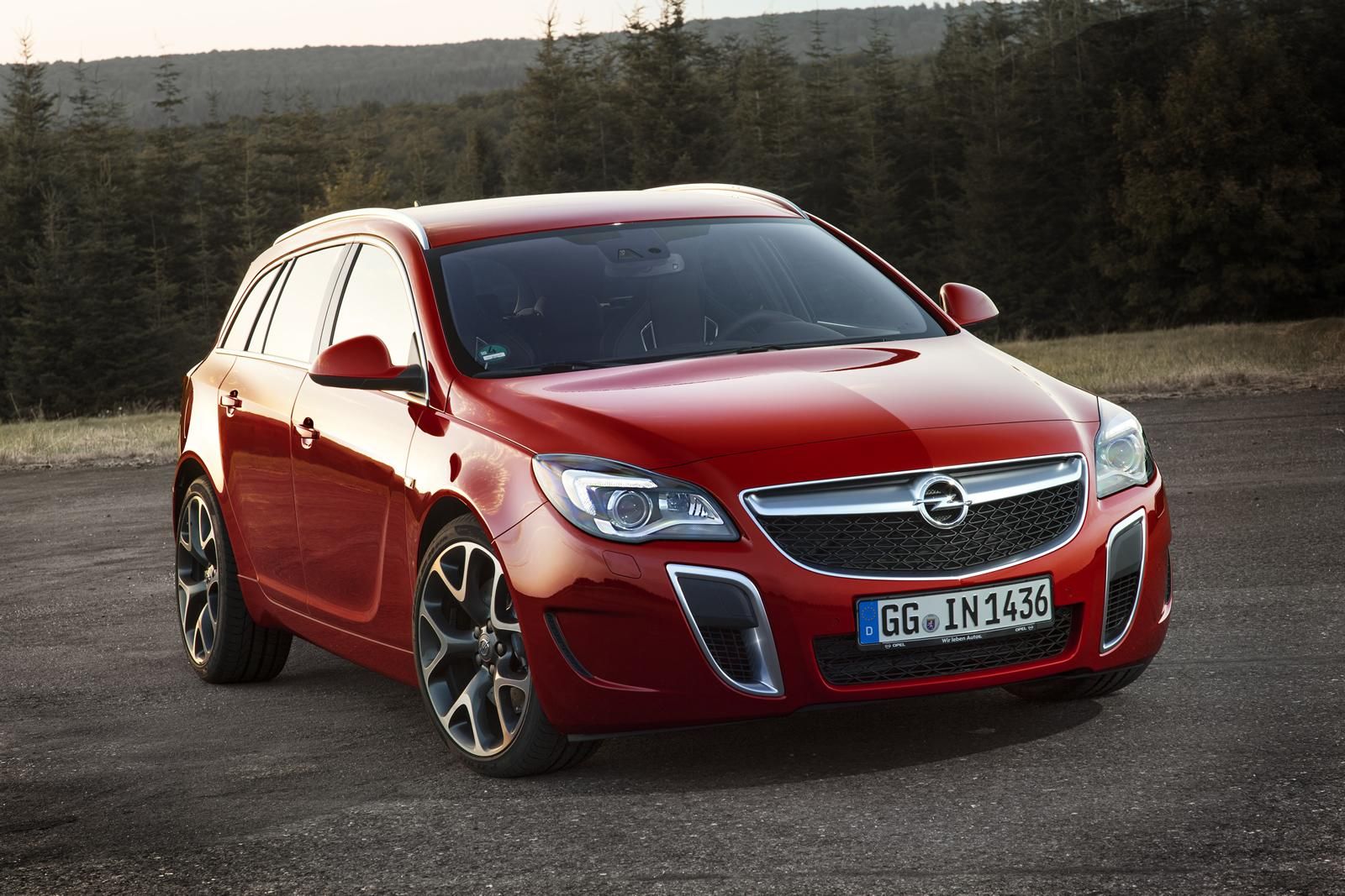 YEN MAKYAJLI OPEL NSGNA OPC RESM GALERS