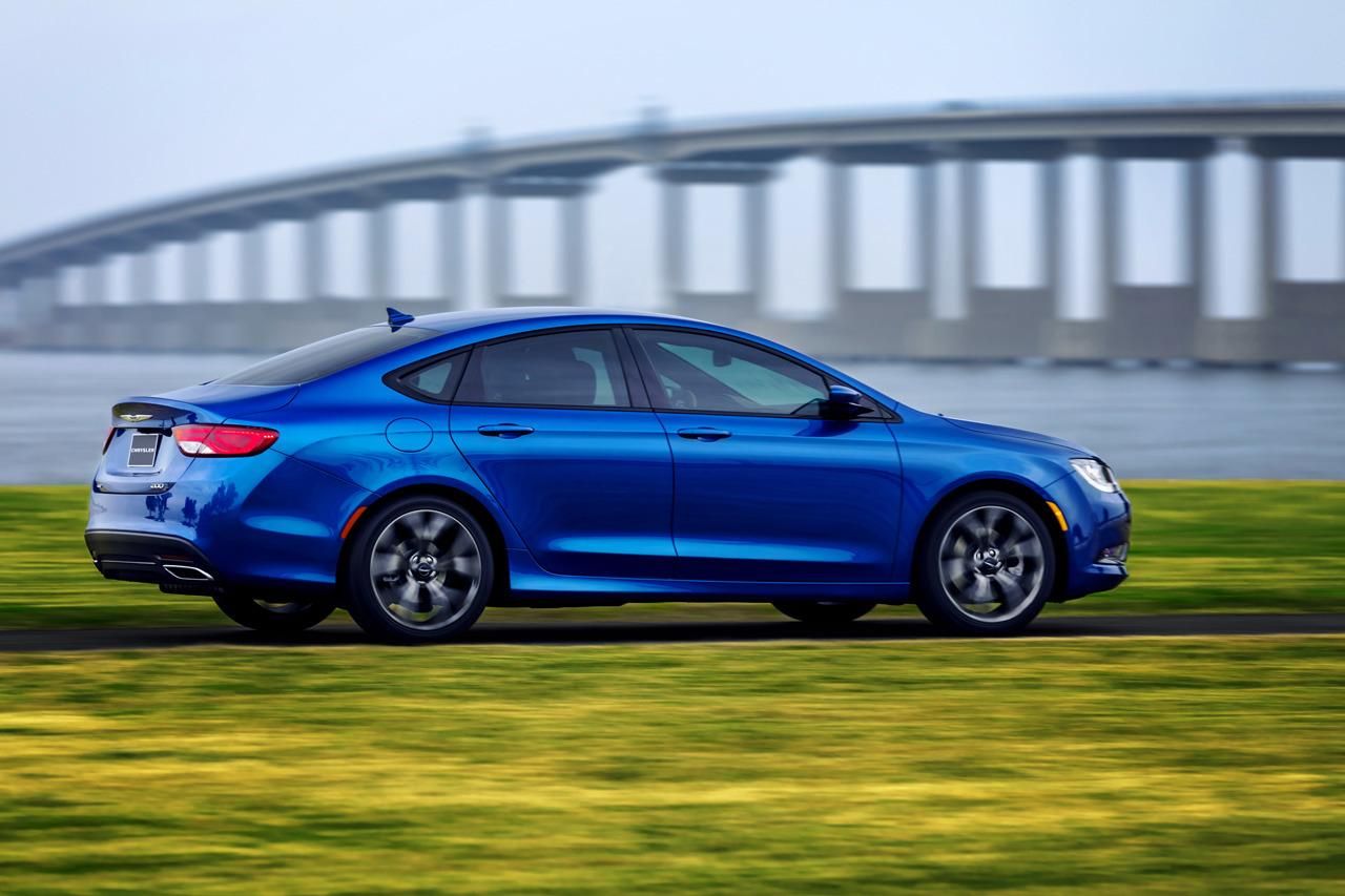 YEN 2015 CHRYSLER 200 AYRINTILI RESM GALERS