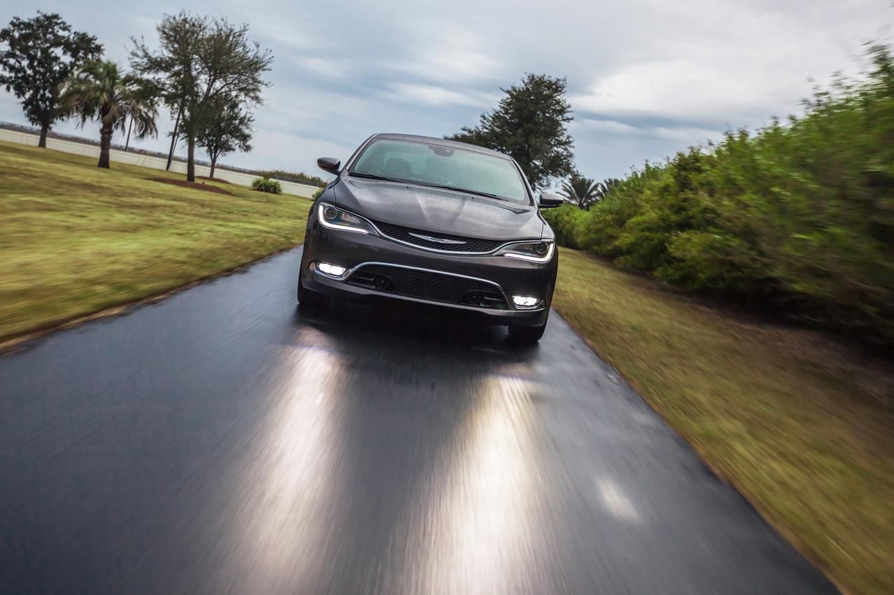 YEN 2015 CHRYSLER 200 AYRINTILI RESM GALERS