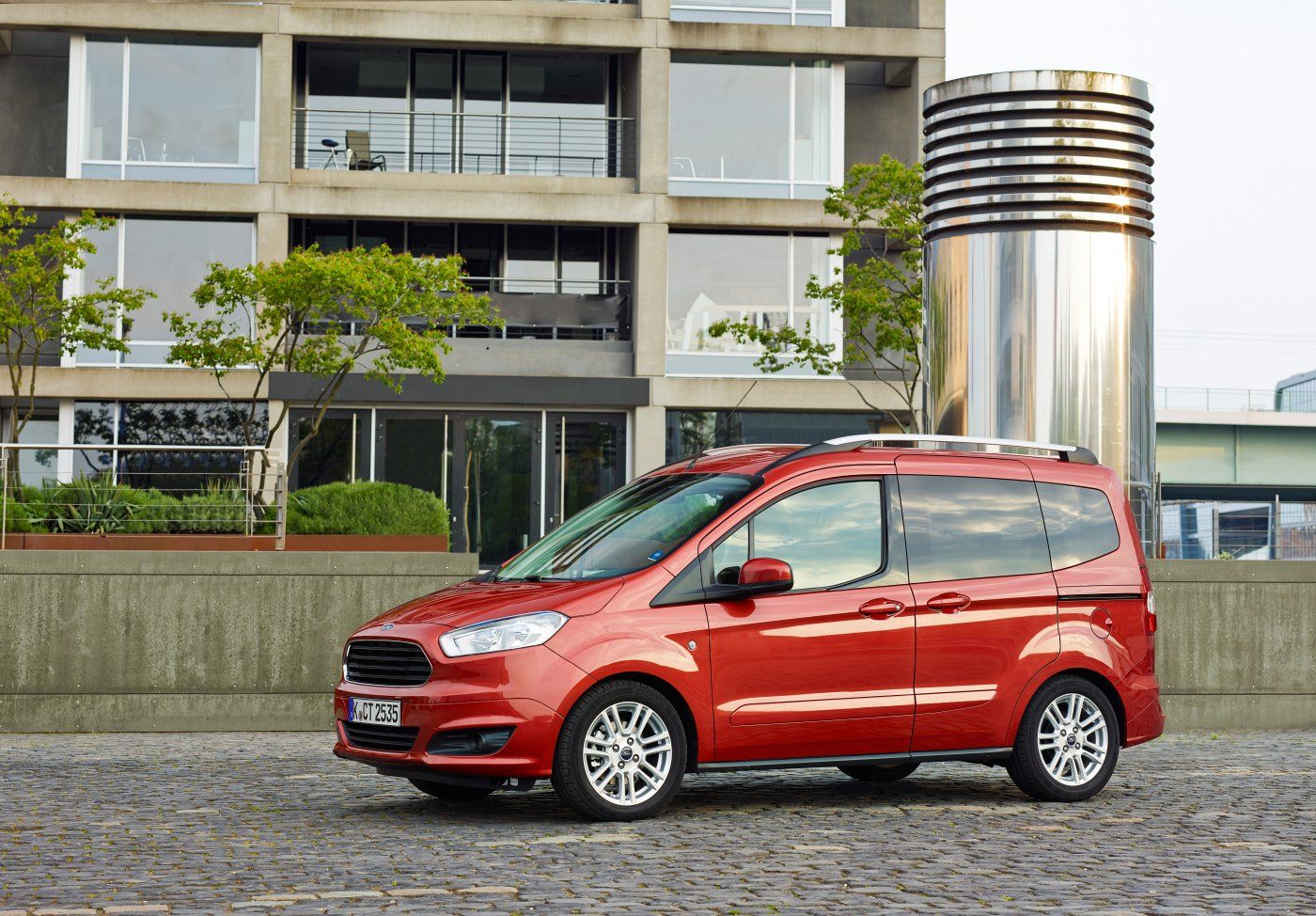 YEN FORD TOURNEO COURER DETAYLI RESM GALERS