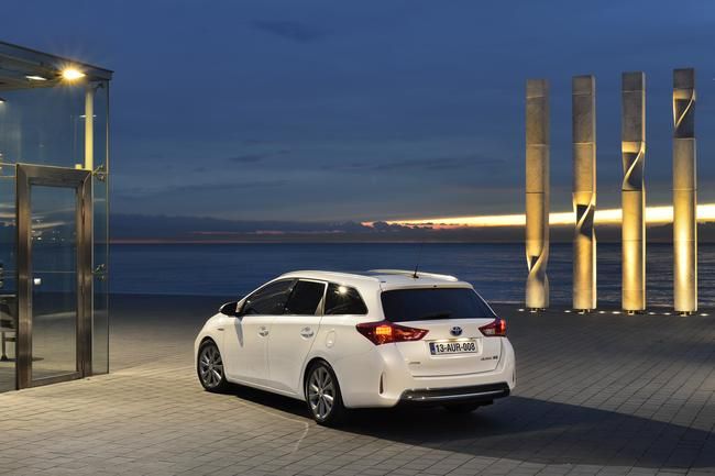 YEN TOYOTA AURS TOURNG SPORTS RESM FOTORAF GALERS