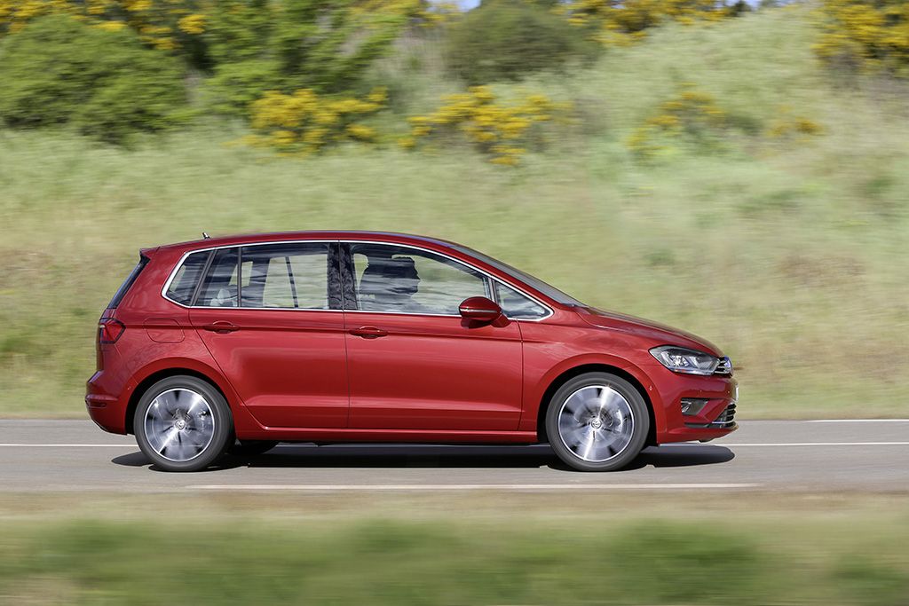 YEN VOLKSWAGEN GOLF SPORTSVAN DETAYLI RESM GALERS