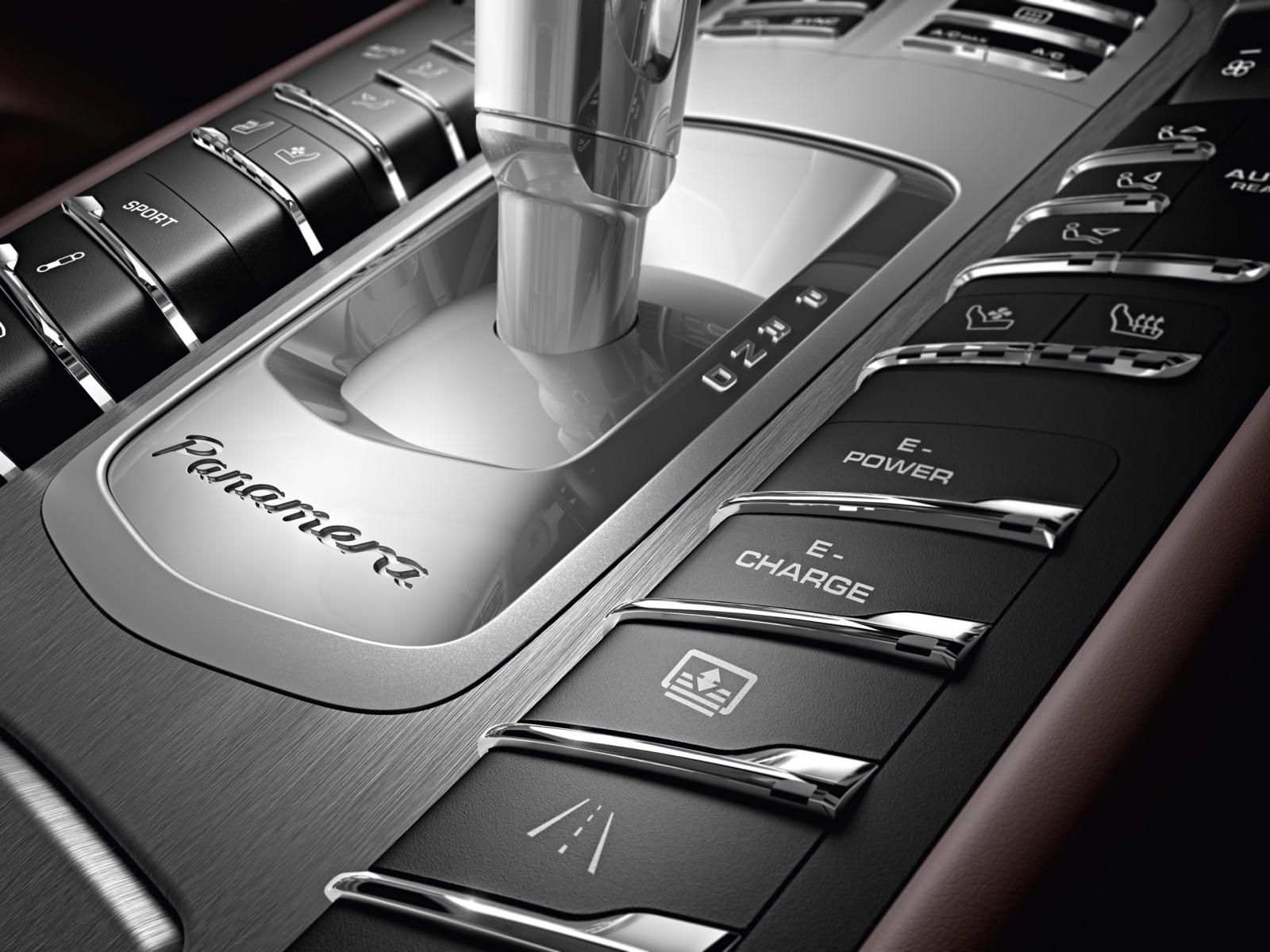 YENi MAKYAJLI 2014 PORSCHE PANAMERA VE PANEMERA E-HYBRD GALER