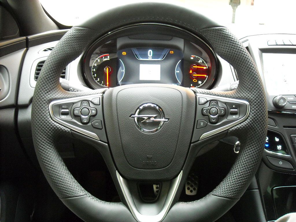 YEN MAKYAJLI OPEL NSGNA  MEKAN RESMLER