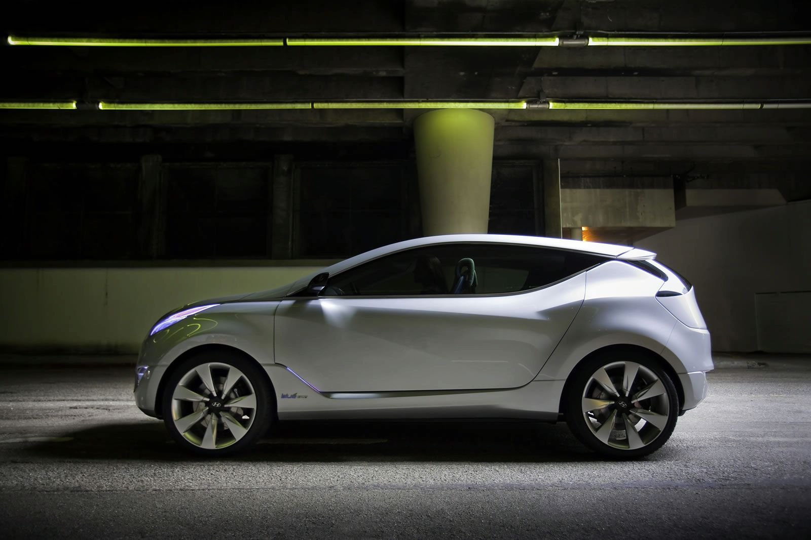 HYUNDA NUVS CONCEPT GALER