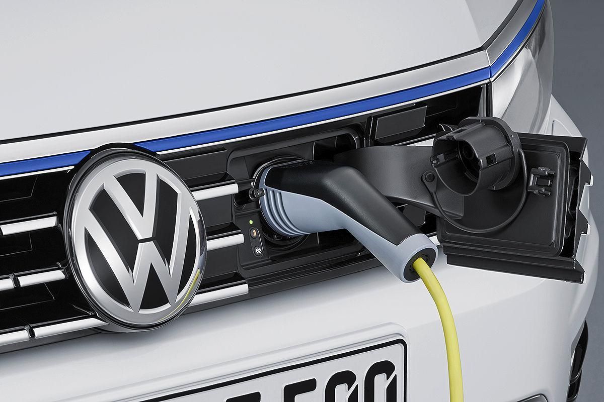 YEN 2015 VOLKSWAGEN PASSAT GTE RESM GALERS
