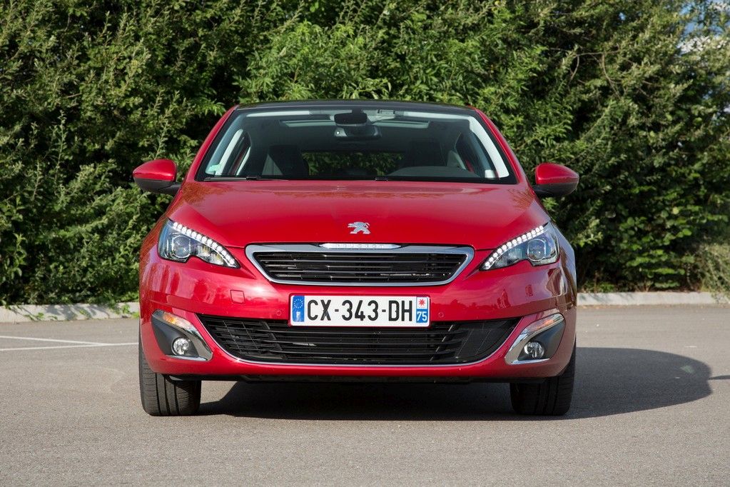 YEN PEUGEOT 308 YAKINDA YOLLARDA RESM GALERS