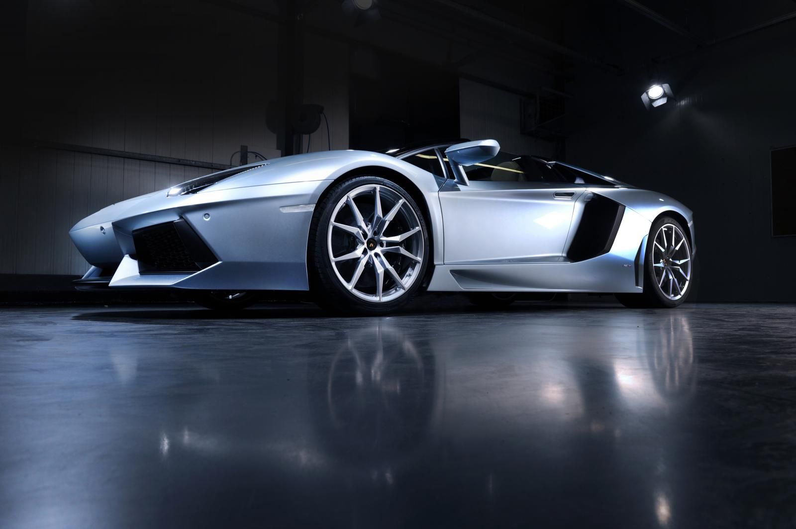 LAMBORGHN AVENTADOR ROADSTER GALER