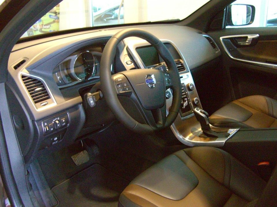 YEN MAKYAJLI 2014 VOLVO XC60 SATITA RESM GALERS
