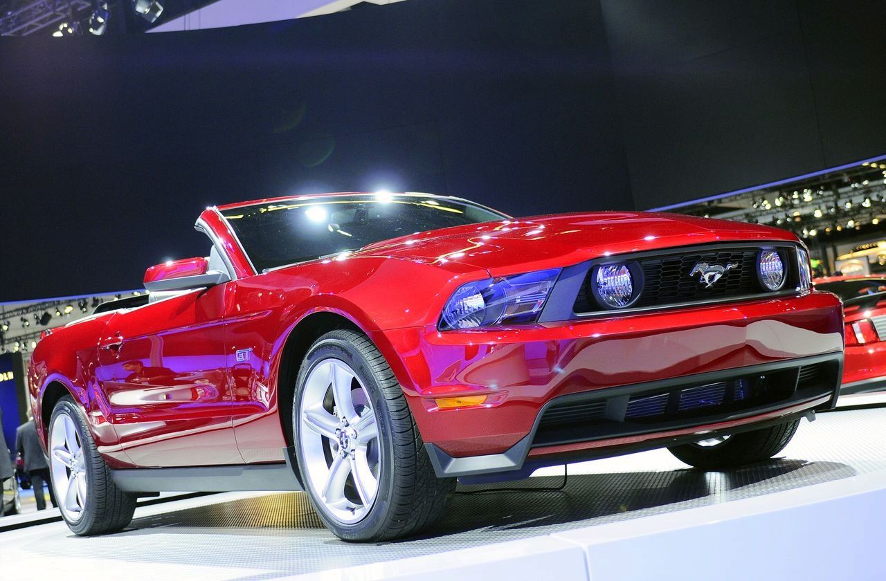 FORD MUSTANG (2010) GALER