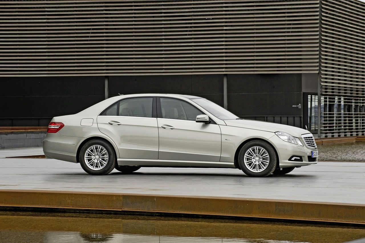 MERCEDES E SEDAN (2010)