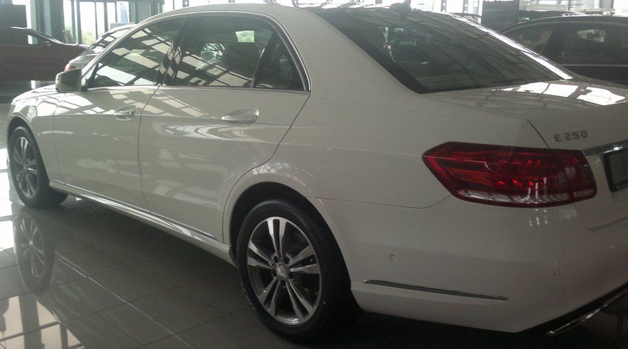 YEN MAKYAJLI 2013 MERCEDES E SERS SATITA GALER