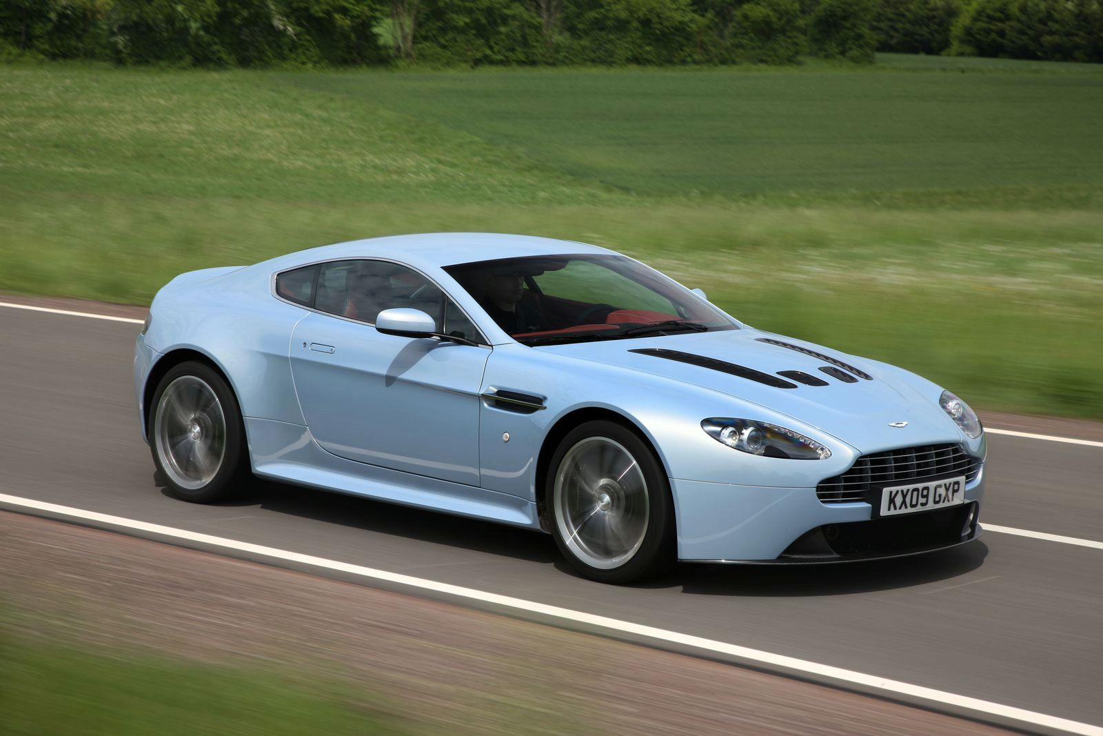 ASTON MARTN V12 VANTAGE GALER