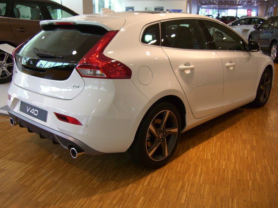 YEN VOLVO V40 R-DESGN RESM GALERS