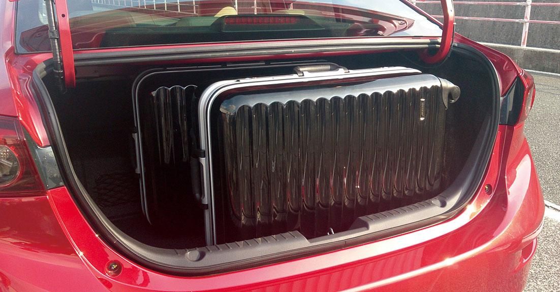 YEN� MAZDA 3 SEDAN HYBR�D RES�M GALER�S�