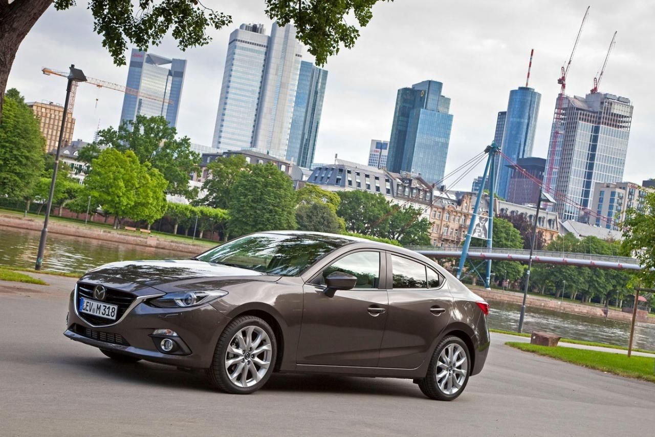 YEN MAZDA 3 SEDAN AYRINTILI RESM GALER