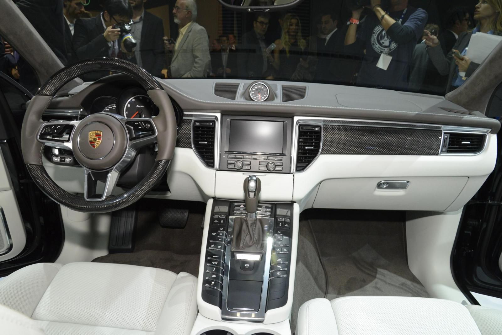 YEN PORSCHE MACAN LOS ANGLES TANITIM RESM GALERS