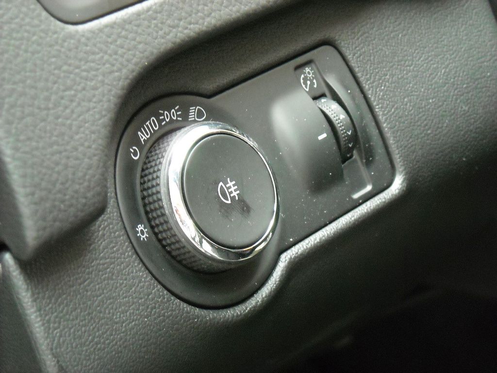 YEN MAKYAJLI OPEL NSGNA  MEKAN RESMLER