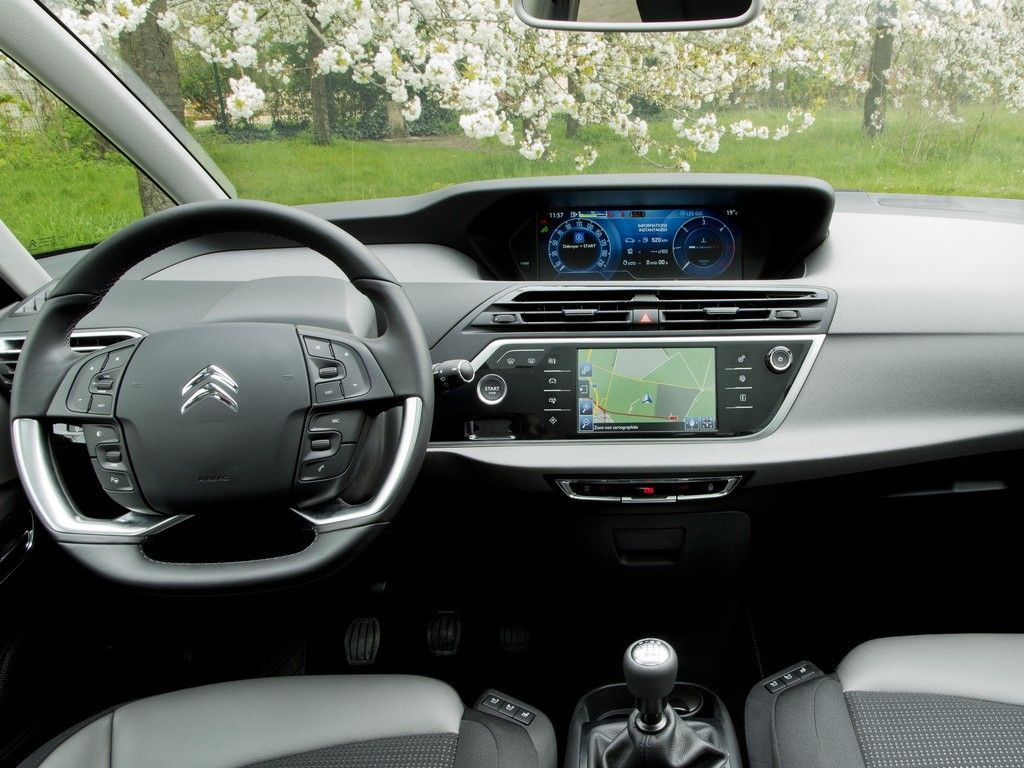Yeni Citroen Picasso ile Renault Scenic Karlatrma Resim Galerisi