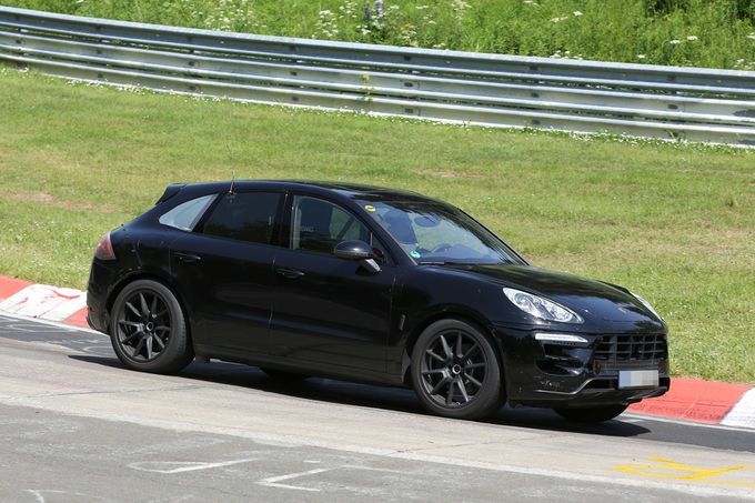 YEN PORSCHE MACAN HAFF KAMUFLAJLI RESM GALERS