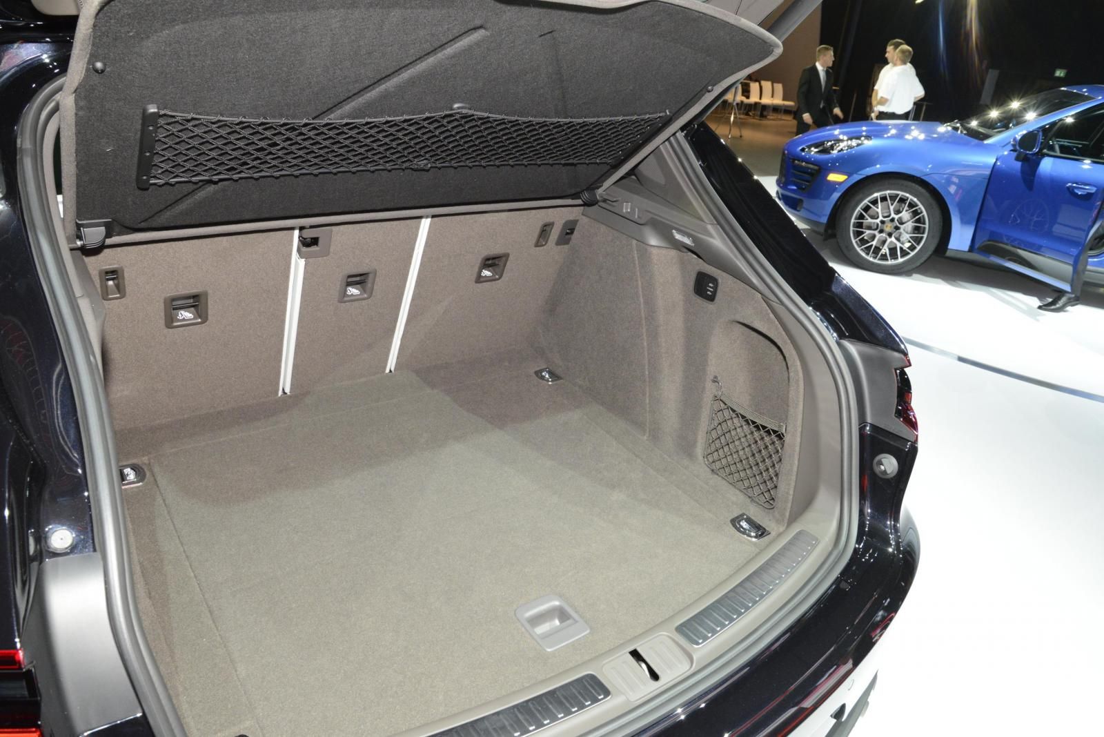 YEN PORSCHE MACAN LOS ANGLES TANITIM RESM GALERS