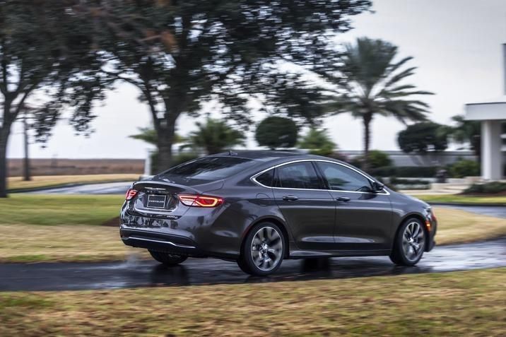 YEN 2015 CHRYSLER 200 RESM GALERS