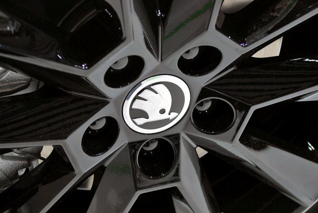 YEN RAPD SPACEBACK FRANKFURT LANSMAN RESM GALERS