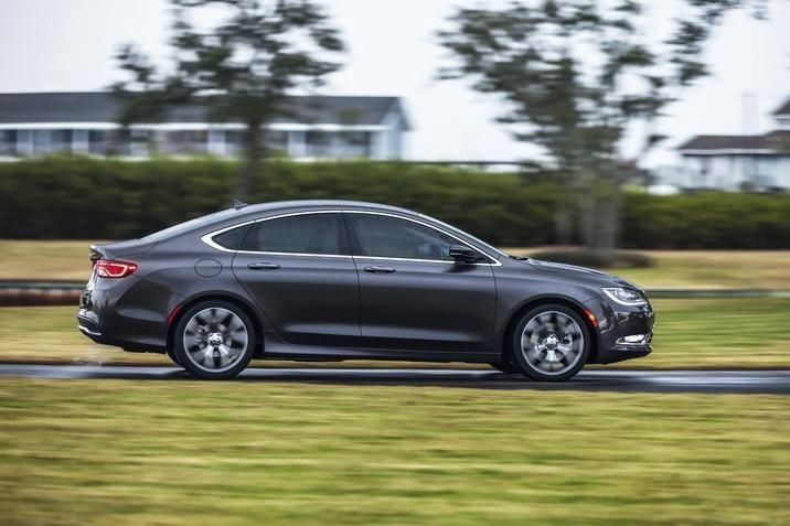 YEN 2015 CHRYSLER 200 RESM GALERS