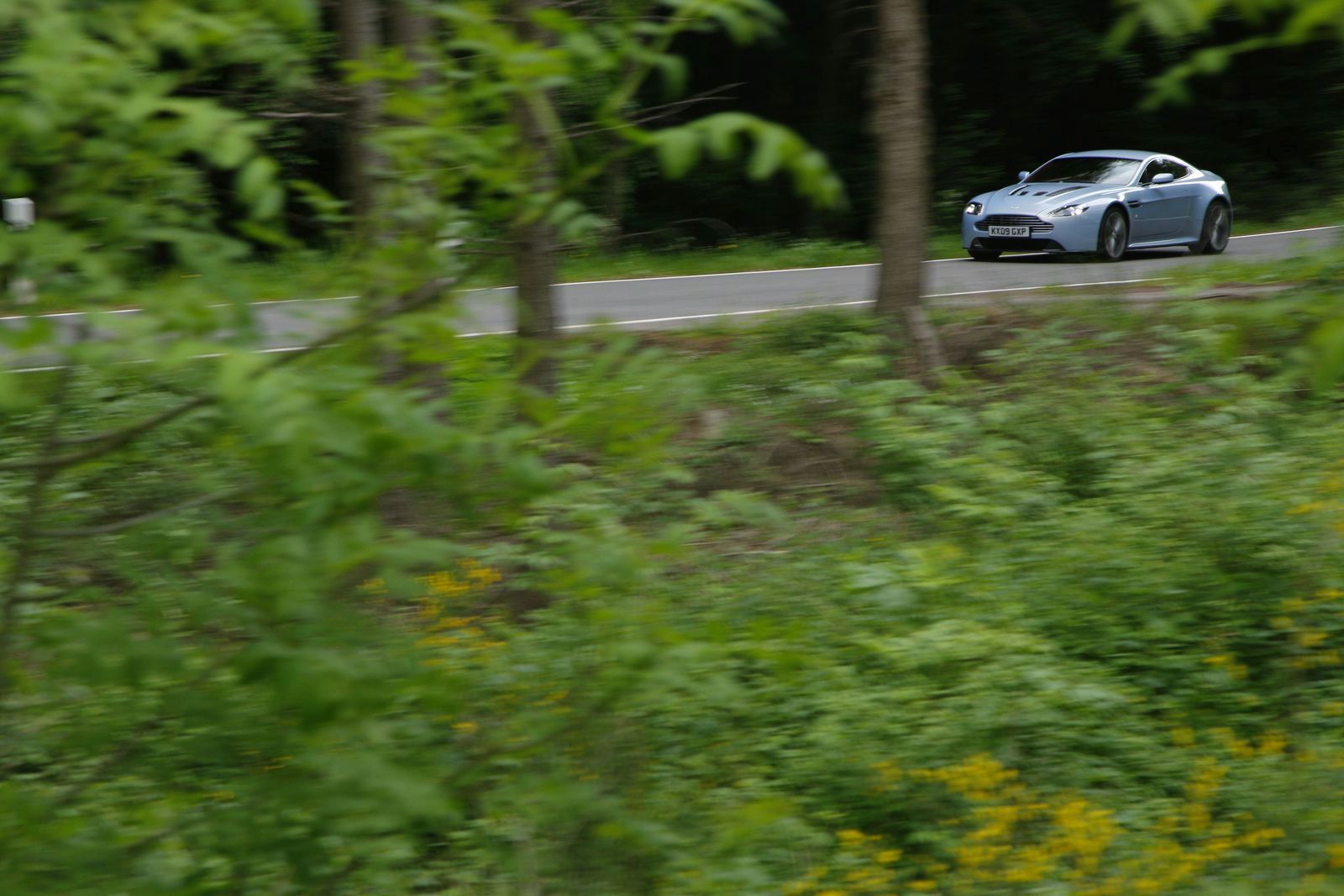 ASTON MARTN V12 VANTAGE GALER
