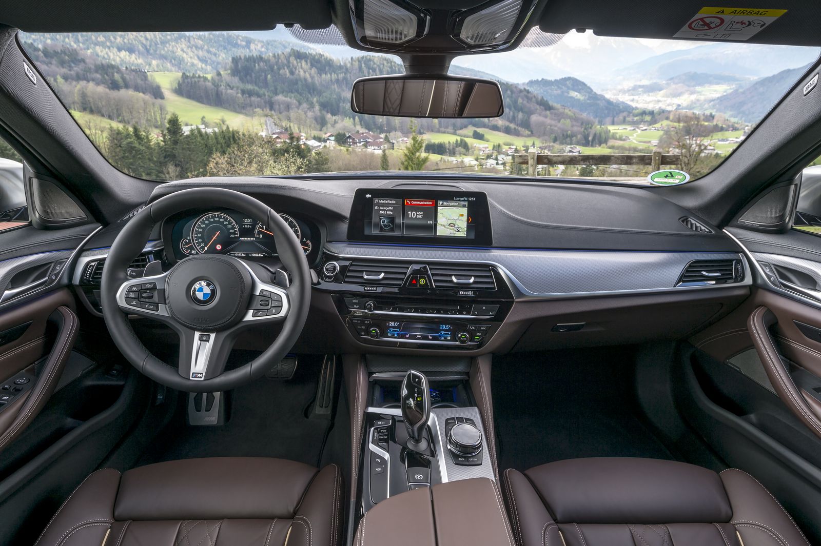 2018 BMW M550i xDrive resim galerisi