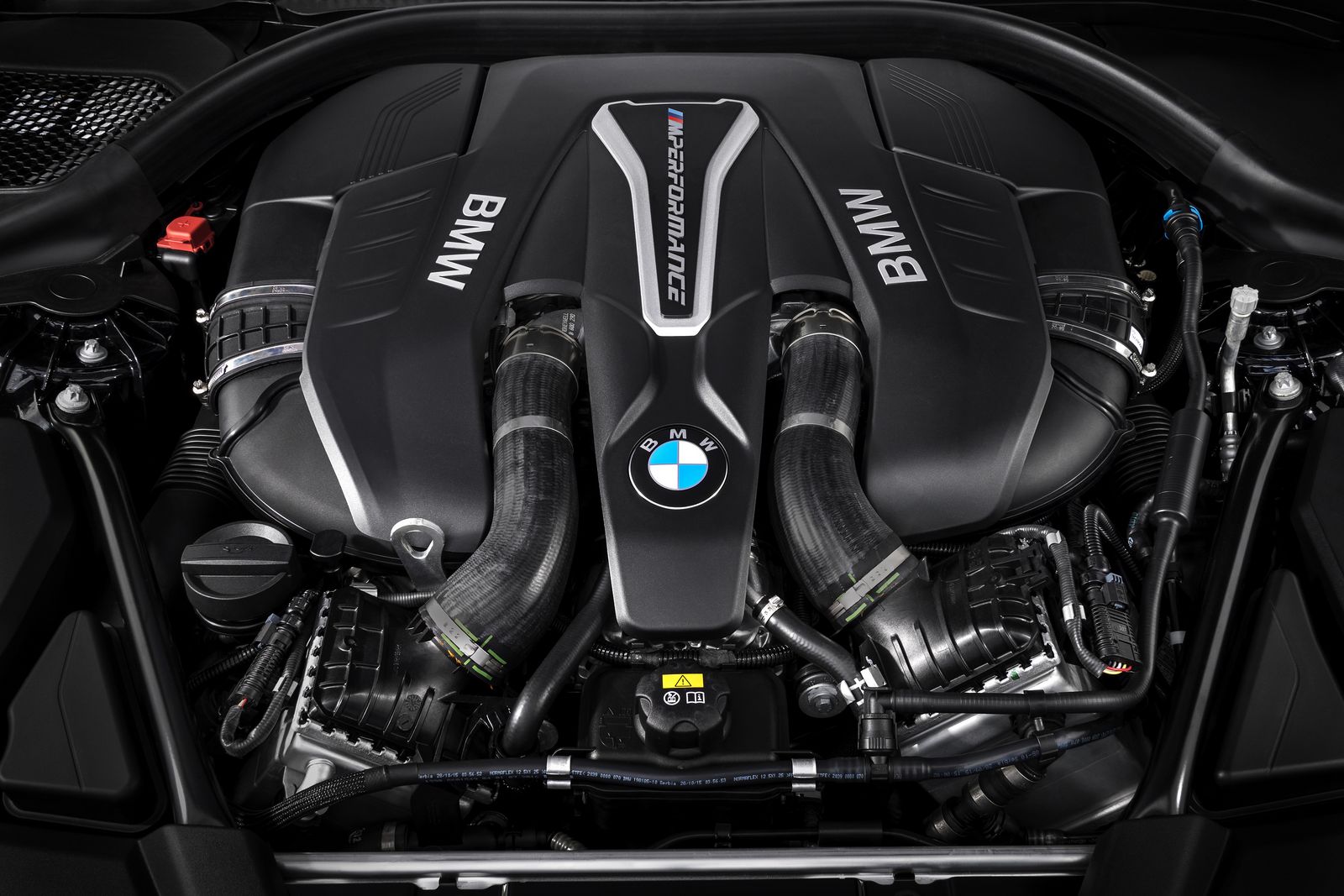 2018 BMW M550i xDrive resim galerisi