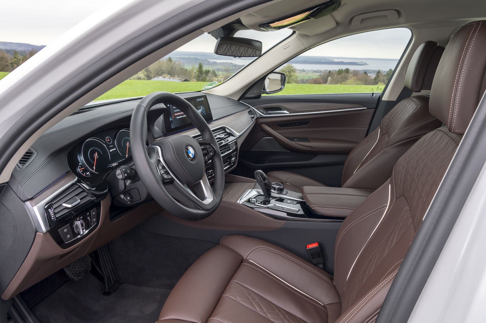 2018 BMW 530e iPerformance resim galerisi