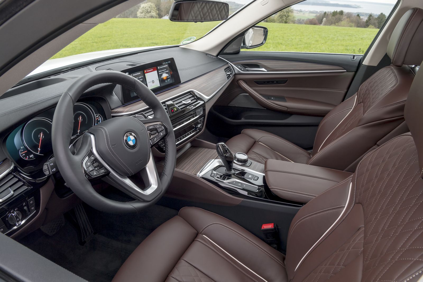 2018 BMW 530e iPerformance resim galerisi