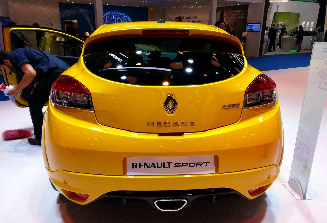 YEN MAKYAJLI RENAULT MEGANE FRANKFURT LANSMAN RESM GALERS
