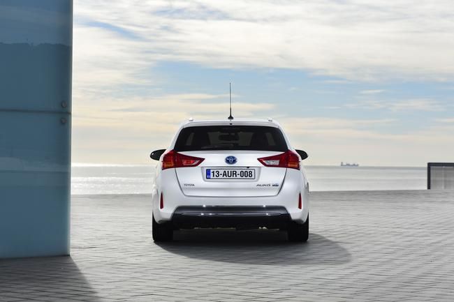 YEN TOYOTA AURS TOURNG SPORTS RESM FOTORAF GALERS