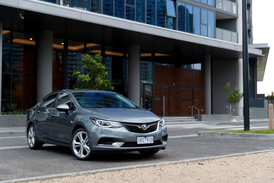 2017 Opel (Holden) Astra Sedan resim galerisi