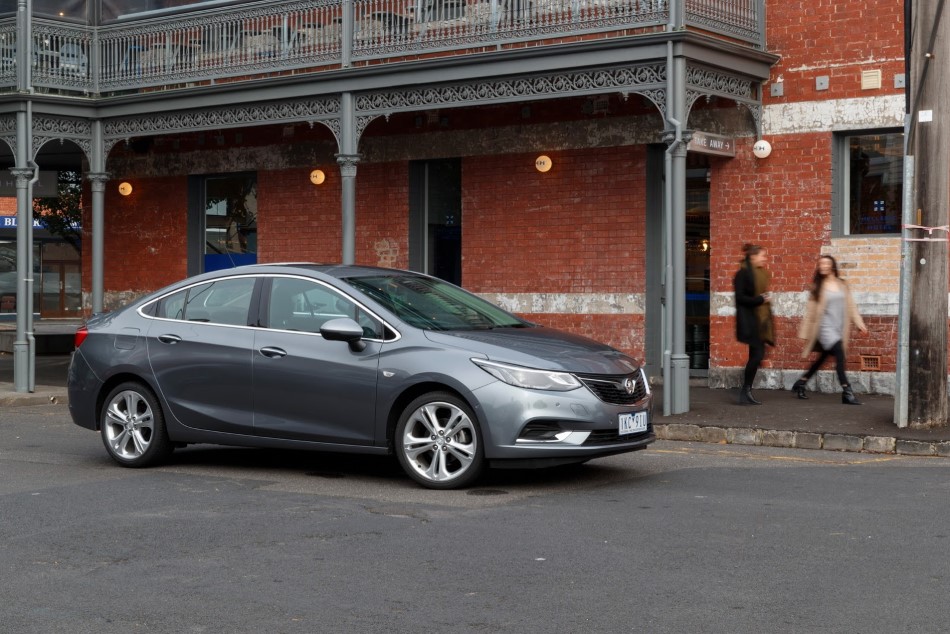 2017 Opel (Holden) Astra Sedan resim galerisi