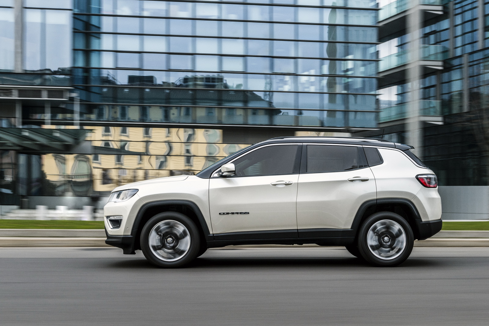 Yeni Jeep Compass resim galerisi